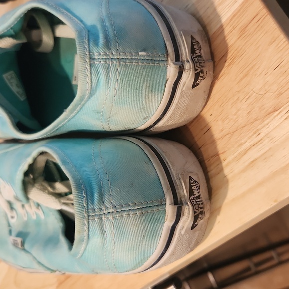 Vans - Picture 3 of 5